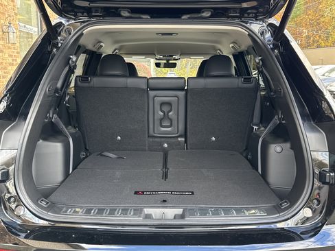 Used 2025 Mitsubishi Outlander SE image 13