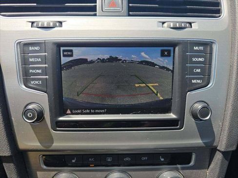 Used 2017 Volkswagen Golf S AWD/4WD image 19