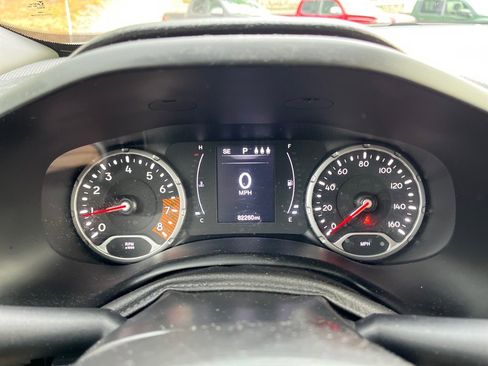 Used 2019 Jeep Renegade Latitude w/ Cold Weather Group image 15