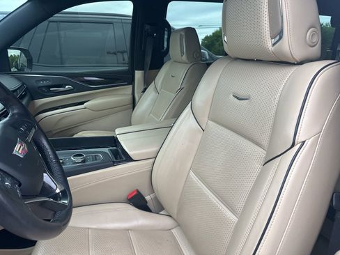 Used 2023 Chevrolet Tahoe LT w/ Luxury Package RWD image 10