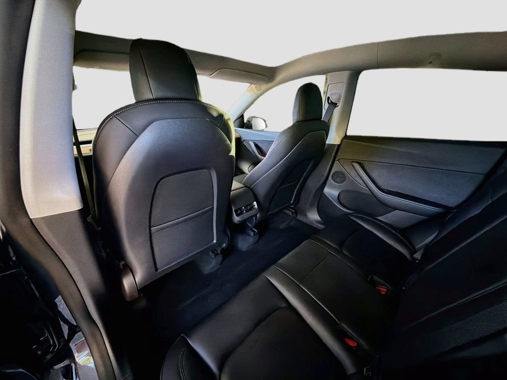 Used 2022 Tesla Model Y Performance AWD/4WD image 26