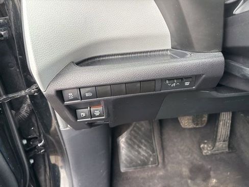 Used 2025 Toyota Sienna LE FWD image 19