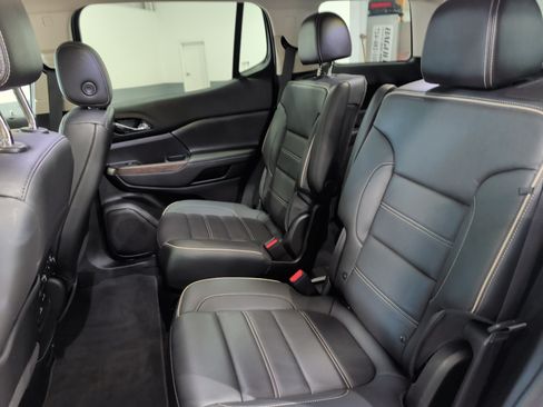 Used 2023 GMC Acadia Denali w/ Denali Ultimate Package AWD/4WD image 8