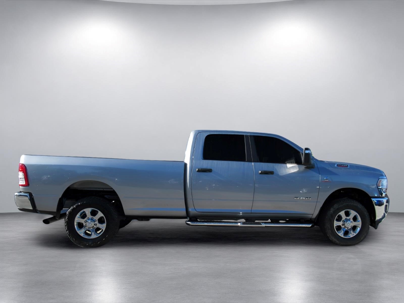 Used 2024 RAM 2500 Big Horn AWD/4WD image 2