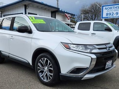 Used 2017 Mitsubishi Outlander ES image 6