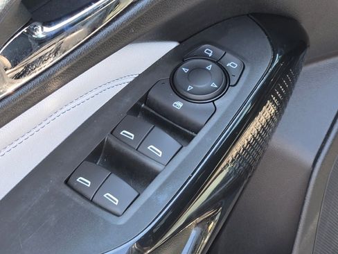 Certified 2025 Chevrolet Trax LT FWD image 19