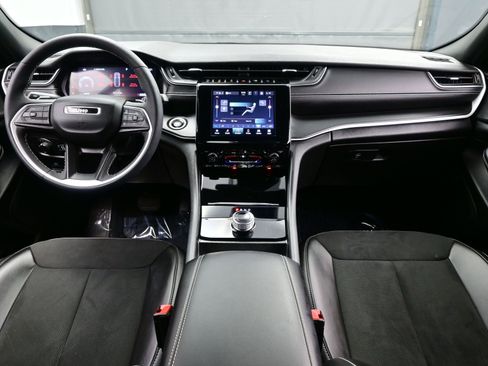 Used 2023 Jeep Grand Cherokee Altitude image 18