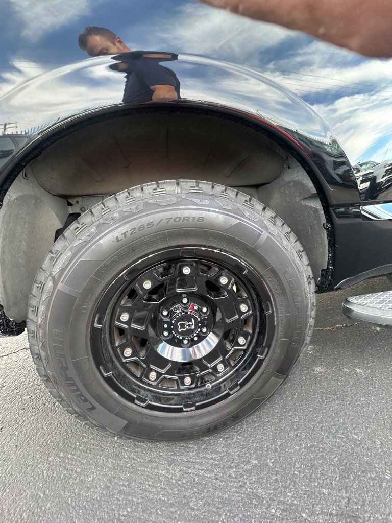Used 2017 Nissan Titan SV RWD image 12