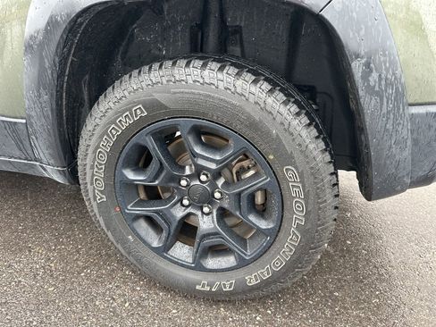 Used 2021 Jeep Cherokee Trailhawk image 7