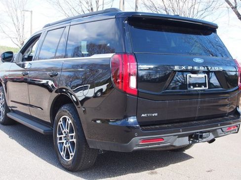 Certified 2025 Ford Expedition Active image 5