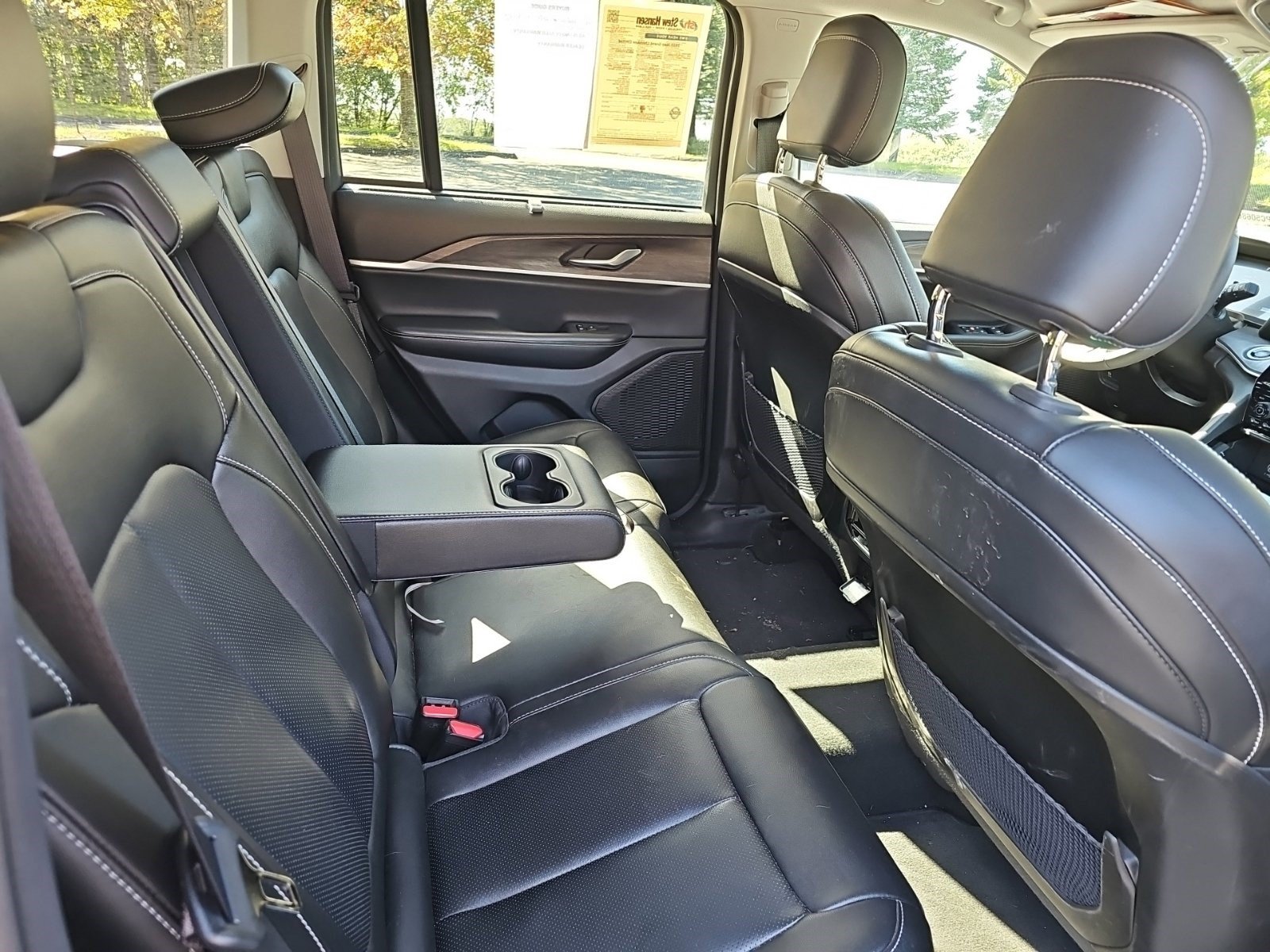 Used 2023 Jeep Grand Cherokee Limited w/ Luxury Tech Group II AWD/4WD image 15