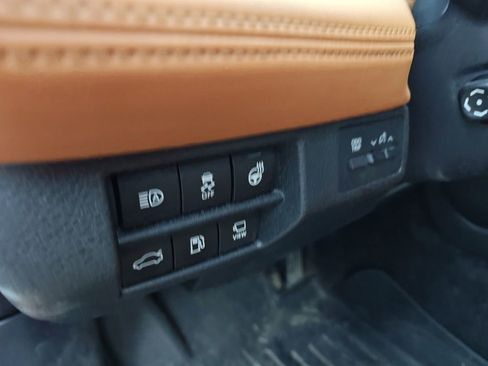 Used 2019 Toyota Avalon Limited w/ Advanced Safety Package FWD image 9