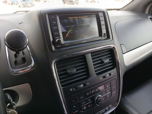 Used 2018 Dodge Grand Caravan GT image 12