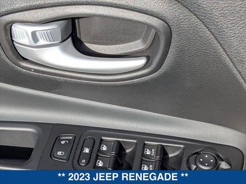 Used 2023 Jeep Renegade Latitude image 11