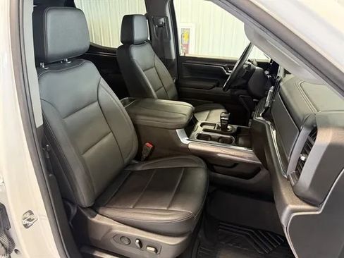 Used 2024 Chevrolet Silverado 1500 LTZ image 33