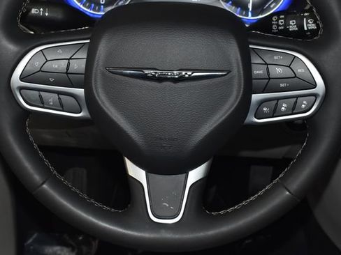Used 2023 Chrysler Pacifica Touring-L FWD image 25