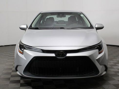 Used 2022 Toyota Corolla LE image 2