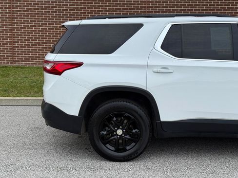 Used 2020 Chevrolet Traverse LT w/ LPO, Black Accent Package AWD/4WD image 16