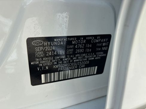 Used 2025 Genesis G70 2.5T image 29