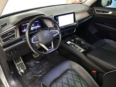 Used 2024 Volkswagen Atlas SEL Premium R-Line image 12