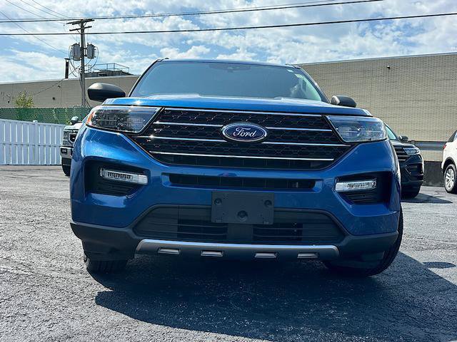 Used 2020 Ford Explorer XLT w/ Equipment Group 202A AWD/4WD image 2