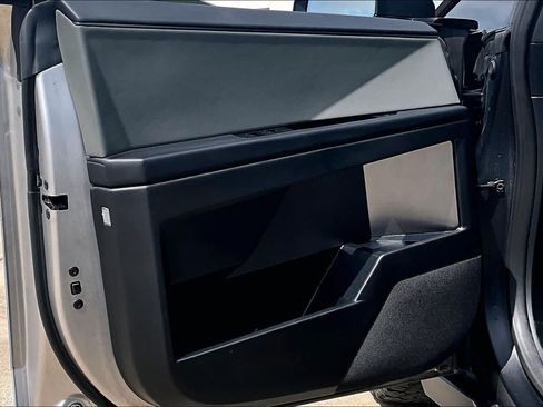 Used 2024 Tesla Cybertruck AWD Crew Cab image 20