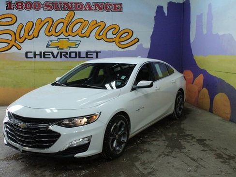 Used 2024 Chevrolet Malibu LT image 2