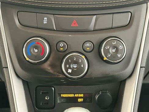 Used 2022 Chevrolet Trax LT w/ Premium Seat Package AWD/4WD image 14