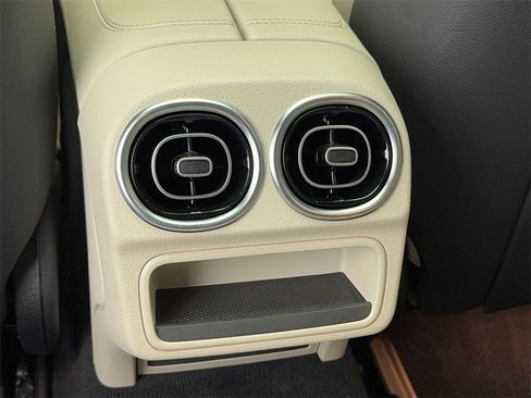 Used 2024 Mercedes-Benz C 300 4MATIC Sedan image 44