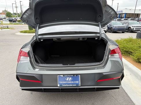 Certified 2025 Hyundai Elantra Limited FWD image 7