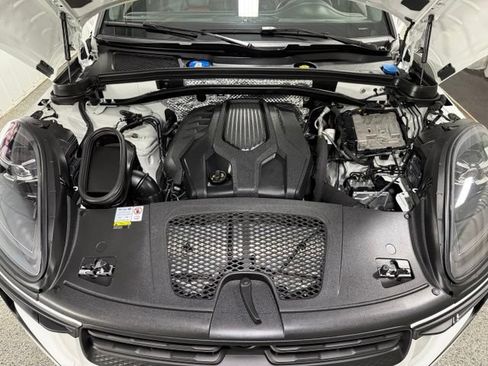 Used 2023 Porsche Macan AWD/4WD image 27