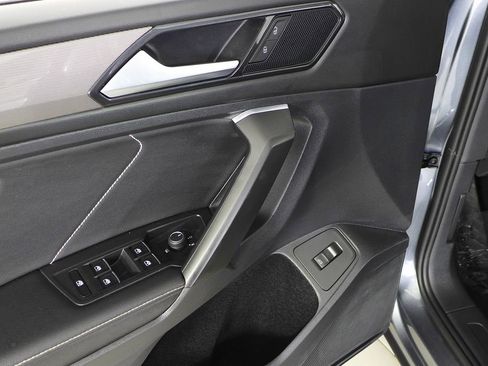 Used 2022 Volkswagen Tiguan SE image 12