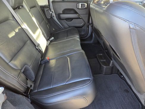Used 2019 Jeep Wrangler Unlimited Sahara image 14