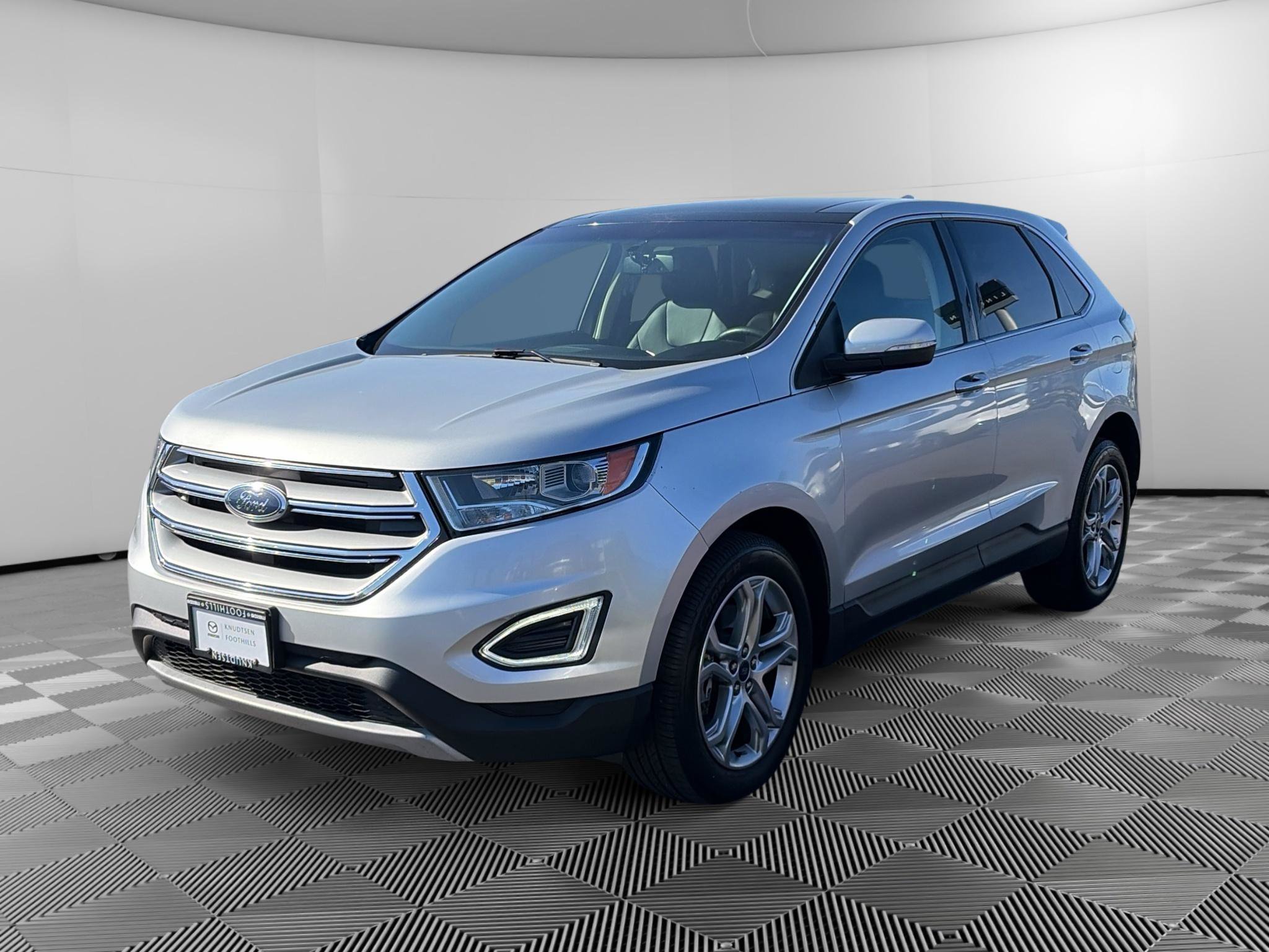 Used 2018 Ford Edge Titanium w/ Equipment Group 301A AWD/4WD image 3