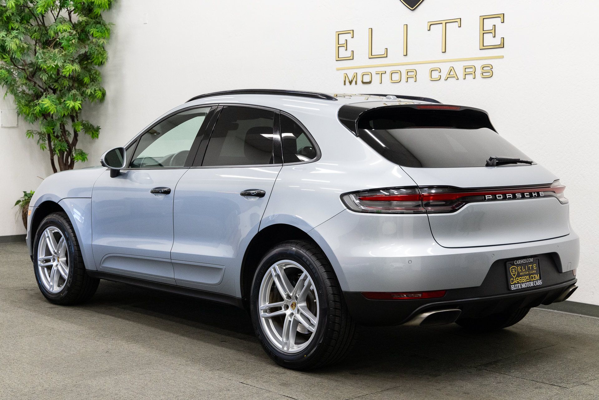 Used 2020 Porsche Macan AWD/4WD image 3