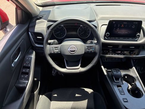 Used 2025 Nissan Rogue SV FWD image 14