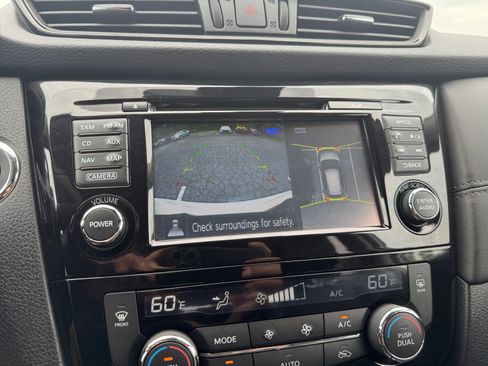 Used 2017 Nissan Rogue SL AWD/4WD image 3