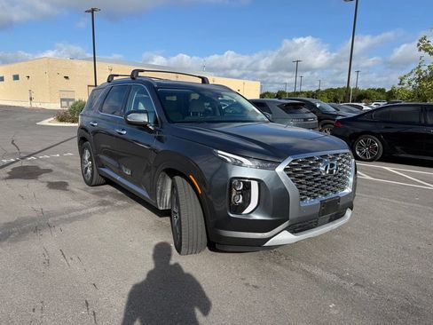 Used 2020 Hyundai Palisade SEL w/ Premium Package FWD image 3