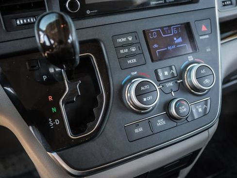 Used 2018 Toyota Sienna XLE w/ XLE Navigation Package AWD/4WD image 20