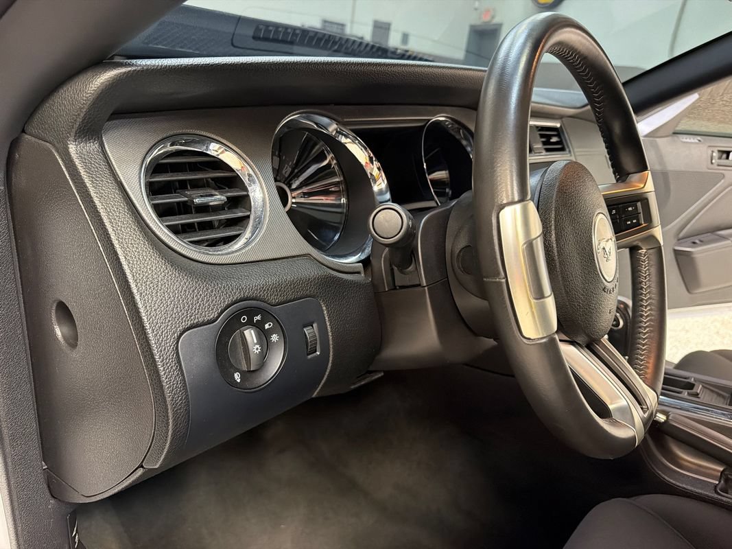 Used 2014 Ford Mustang GT RWD image 25