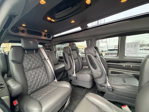 Used 2022 Chevrolet Express 2500 Extended w/ Enhanced Convenience Package RWD image 21