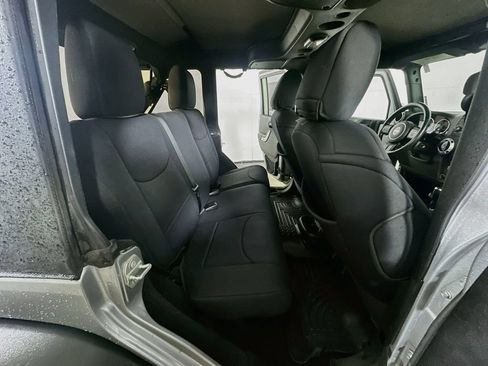 Used 2015 Jeep Wrangler Unlimited Rubicon AWD/4WD image 10