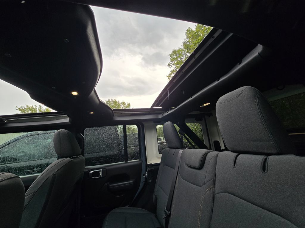 Used 2024 Jeep Wrangler Unlimited Sport AWD/4WD image 34