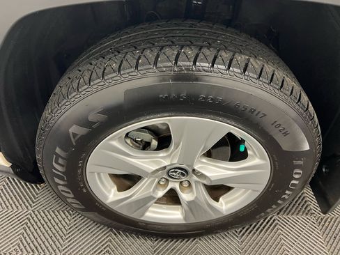 Used 2020 Toyota RAV4 XLE w/ Convenience Package image 33