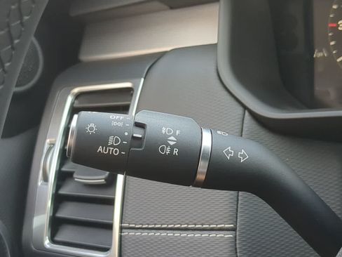 Used 2025 Land Rover Discovery Dynamic SE AWD/4WD image 28
