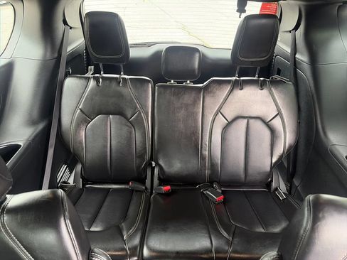 Used 2025 Chrysler Pacifica Select FWD image 39