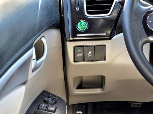 Used 2014 Honda Civic Hybrid Sedan image 17