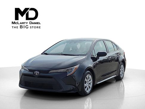 Used 2024 Toyota Corolla LE image 2
