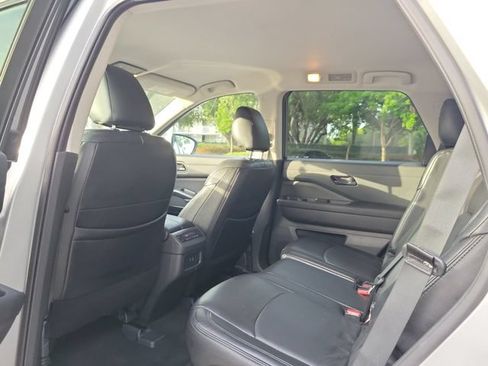 Used 2024 Nissan Pathfinder SV FWD image 7
