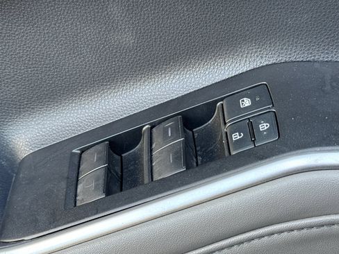 Used 2022 Toyota Highlander XLE image 13